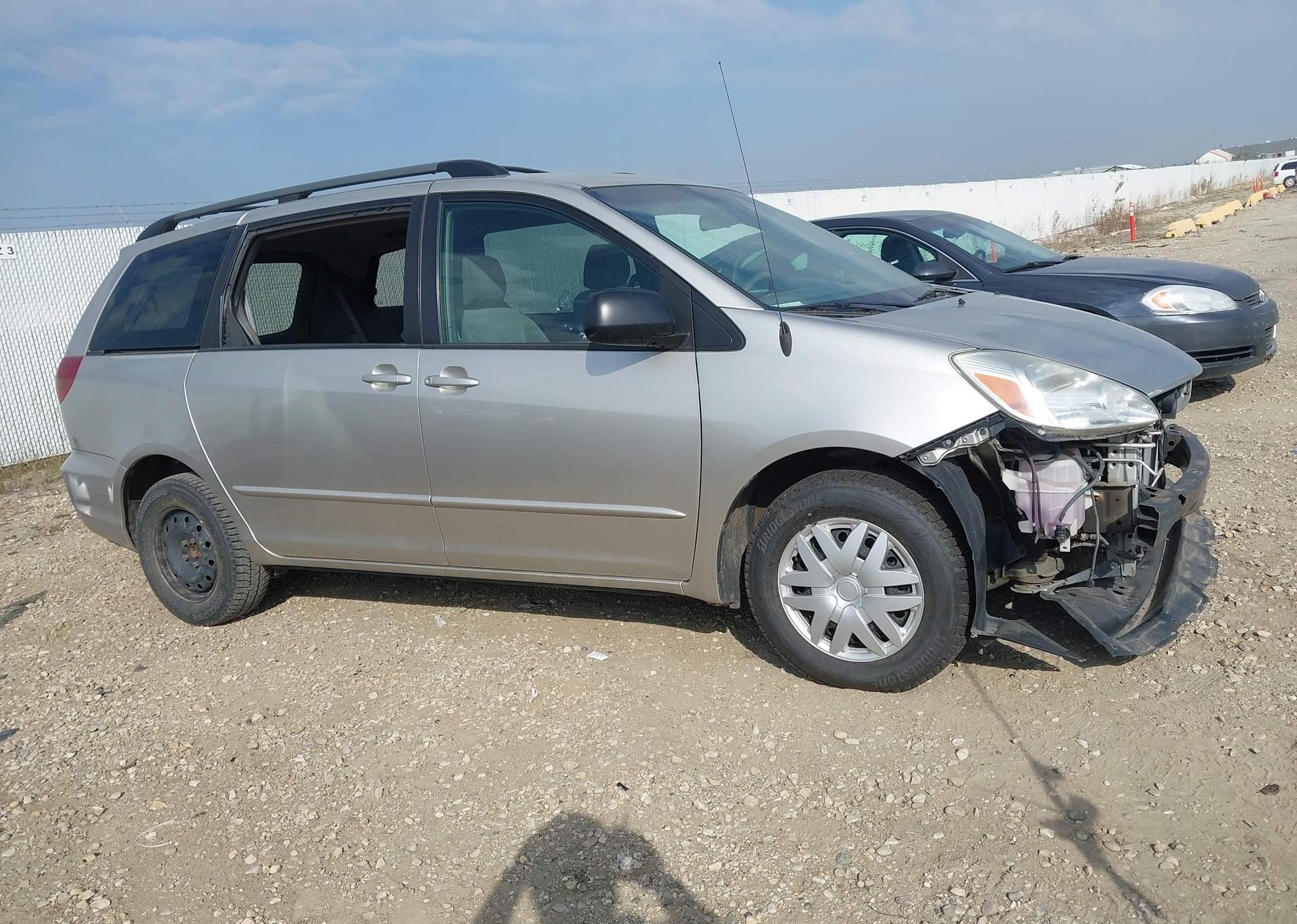 2005 TOYOTA SIENNA CE