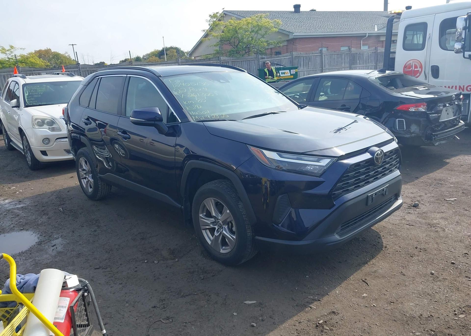 2022 TOYOTA RAV4 XLE