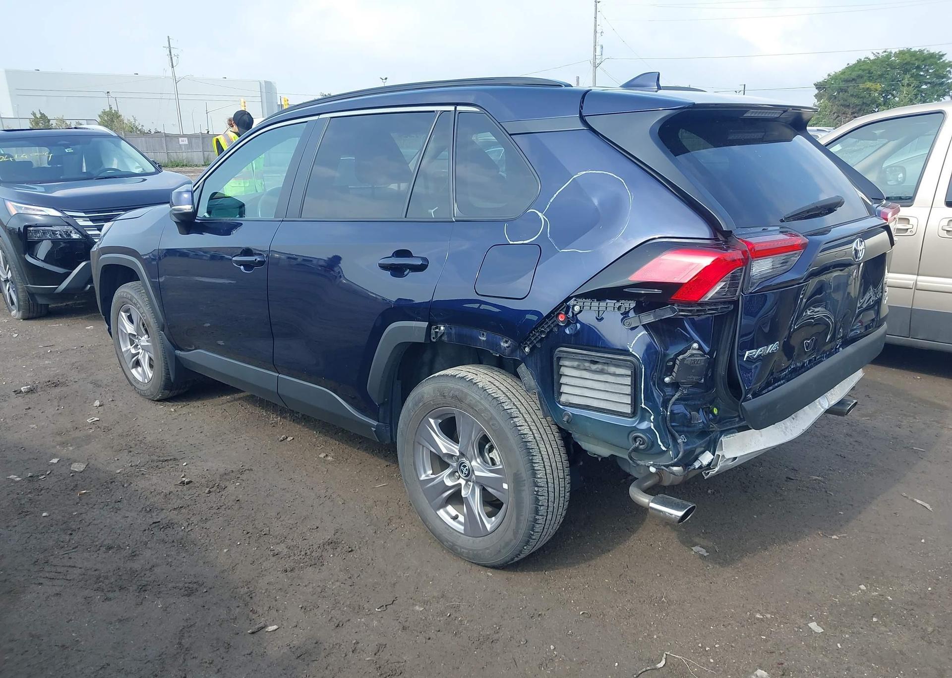 2022 TOYOTA RAV4 XLE