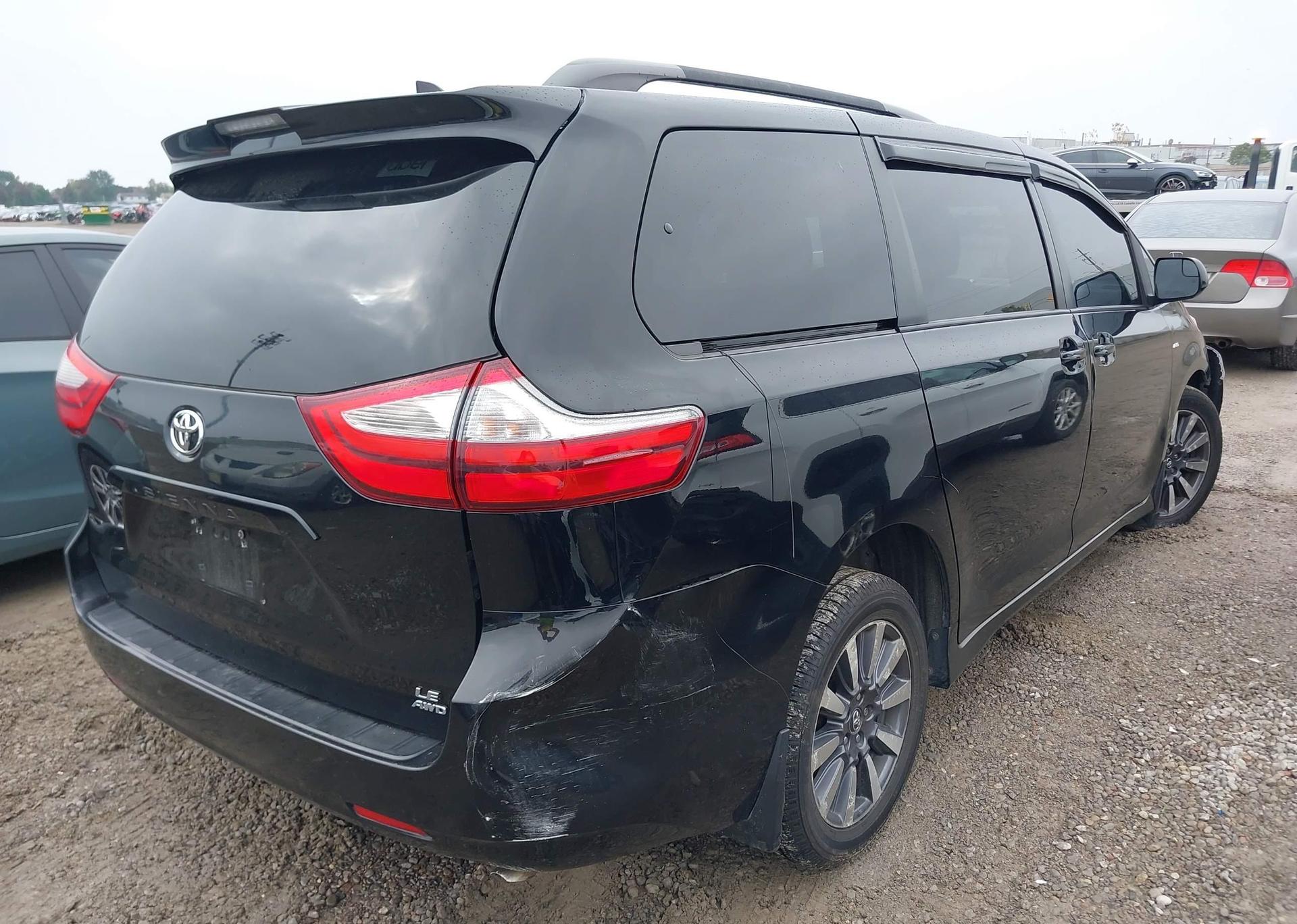 2018 TOYOTA SIENNA