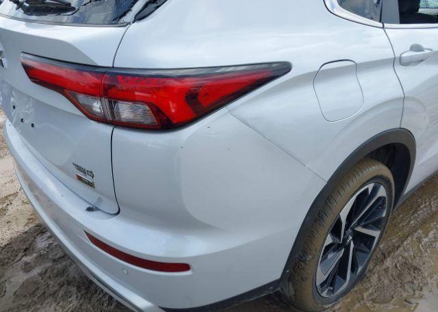 2022 MITSUBISHI OUTLANDER LE