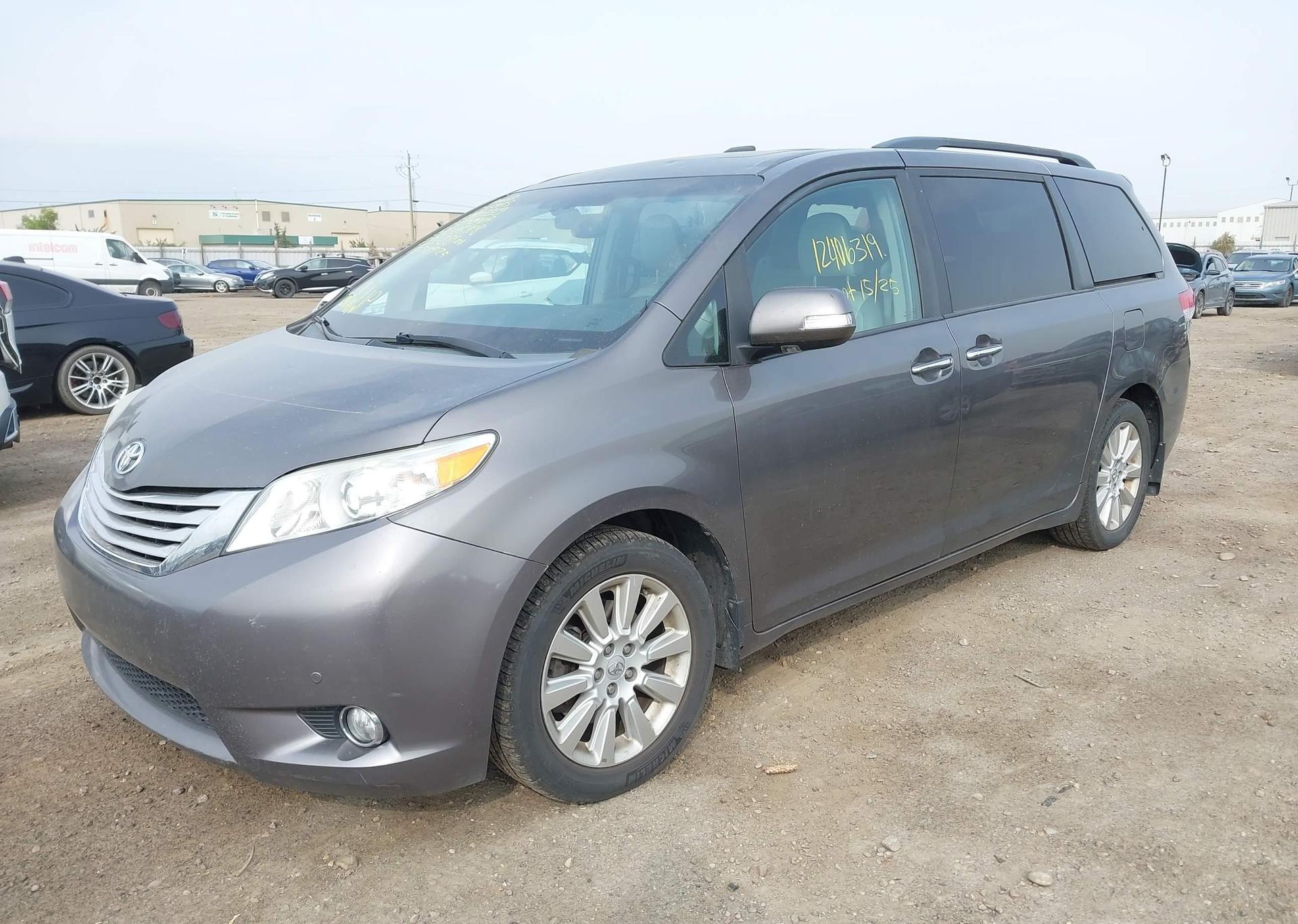2014 TOYOTA SIENNA XLE