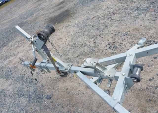 2001 EZ LOADER BOAT TRAILER