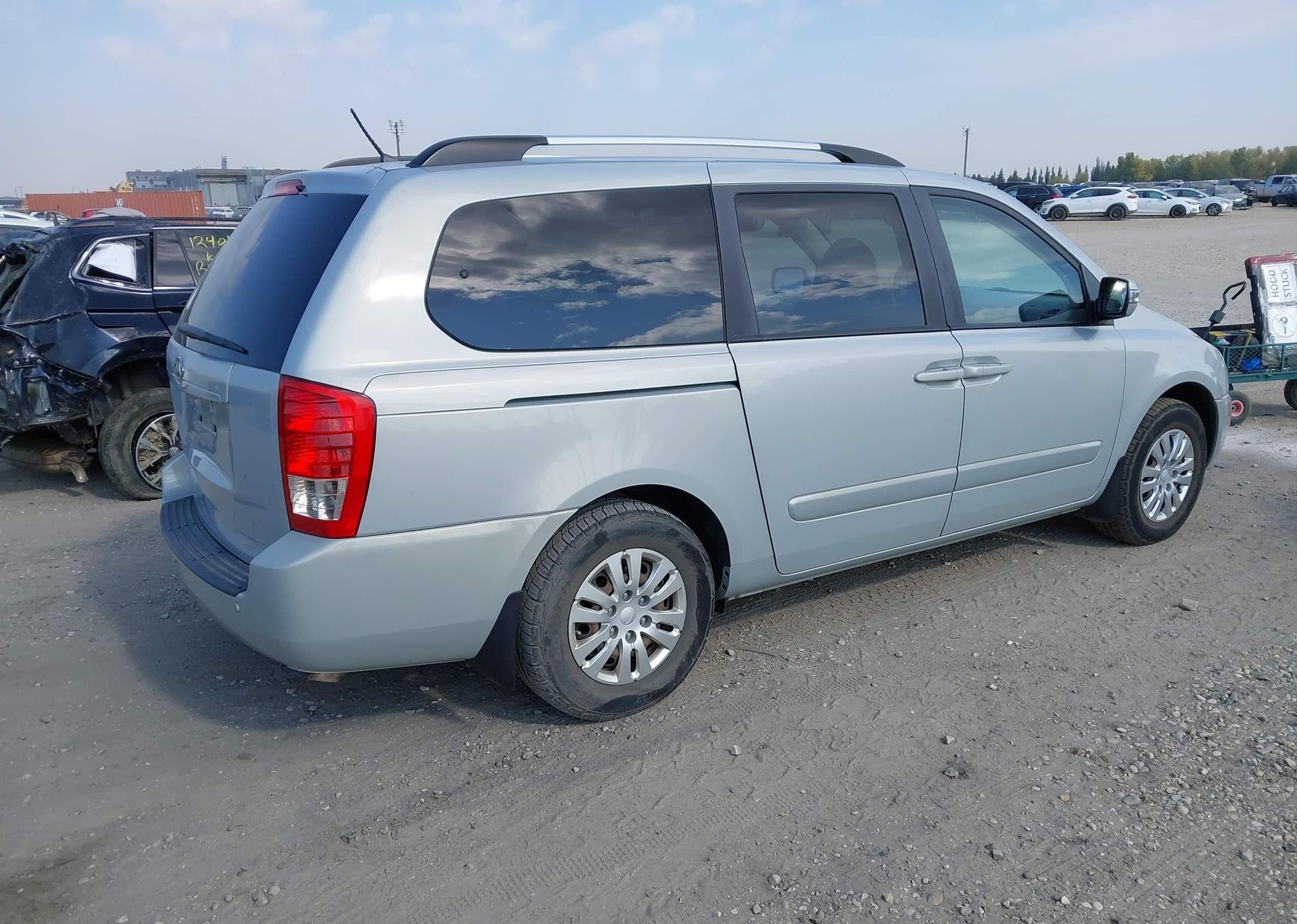 2012 KIA SEDONA LX