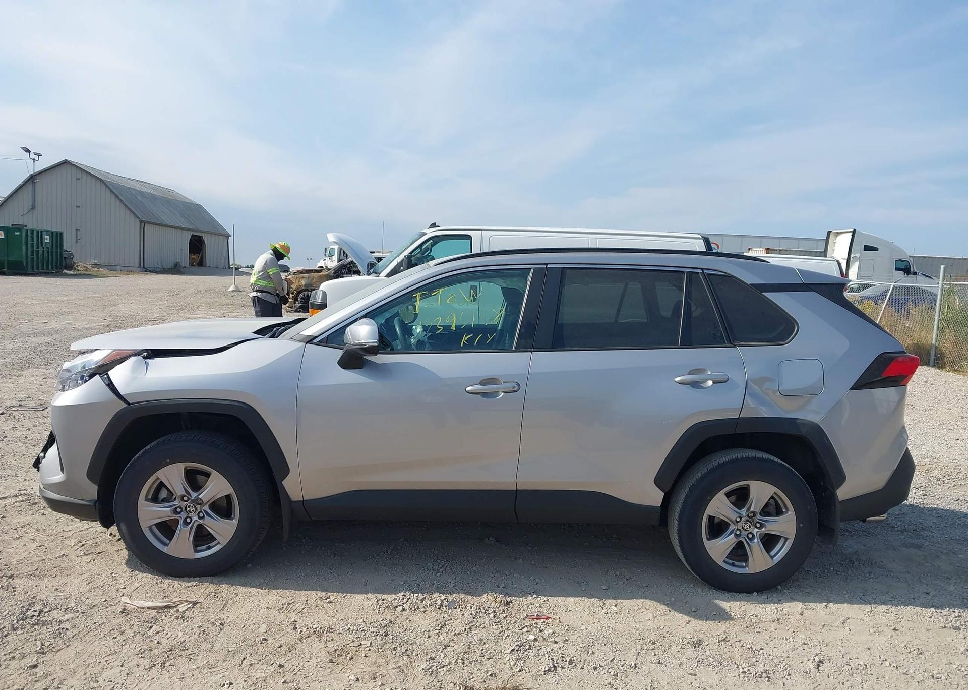 2022 TOYOTA RAV4 XLE