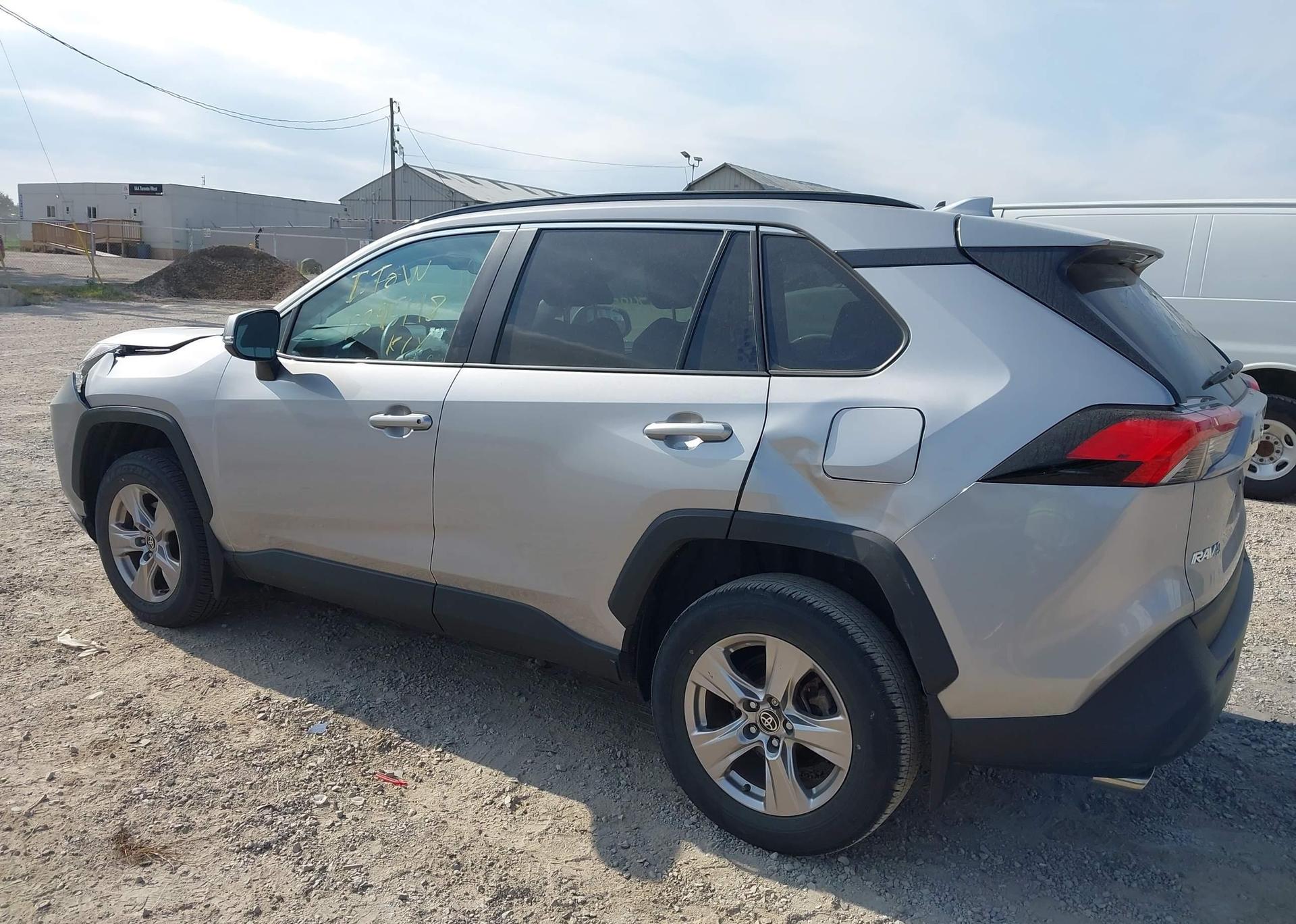 2022 TOYOTA RAV4 XLE