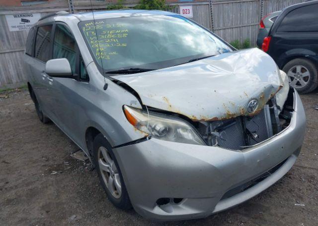 2013 TOYOTA SIENNA LE V6