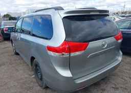 2013 TOYOTA SIENNA LE V6