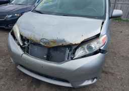 2013 TOYOTA SIENNA LE V6