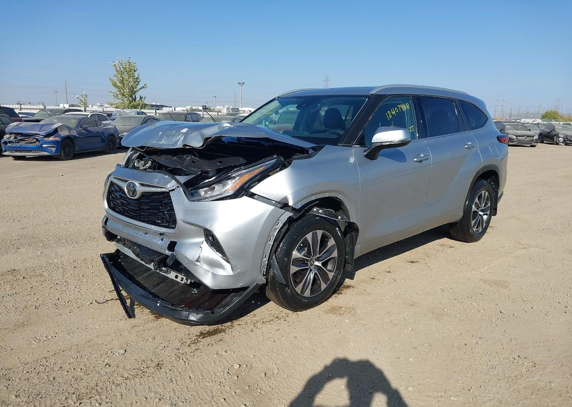 2022 TOYOTA highlander xle