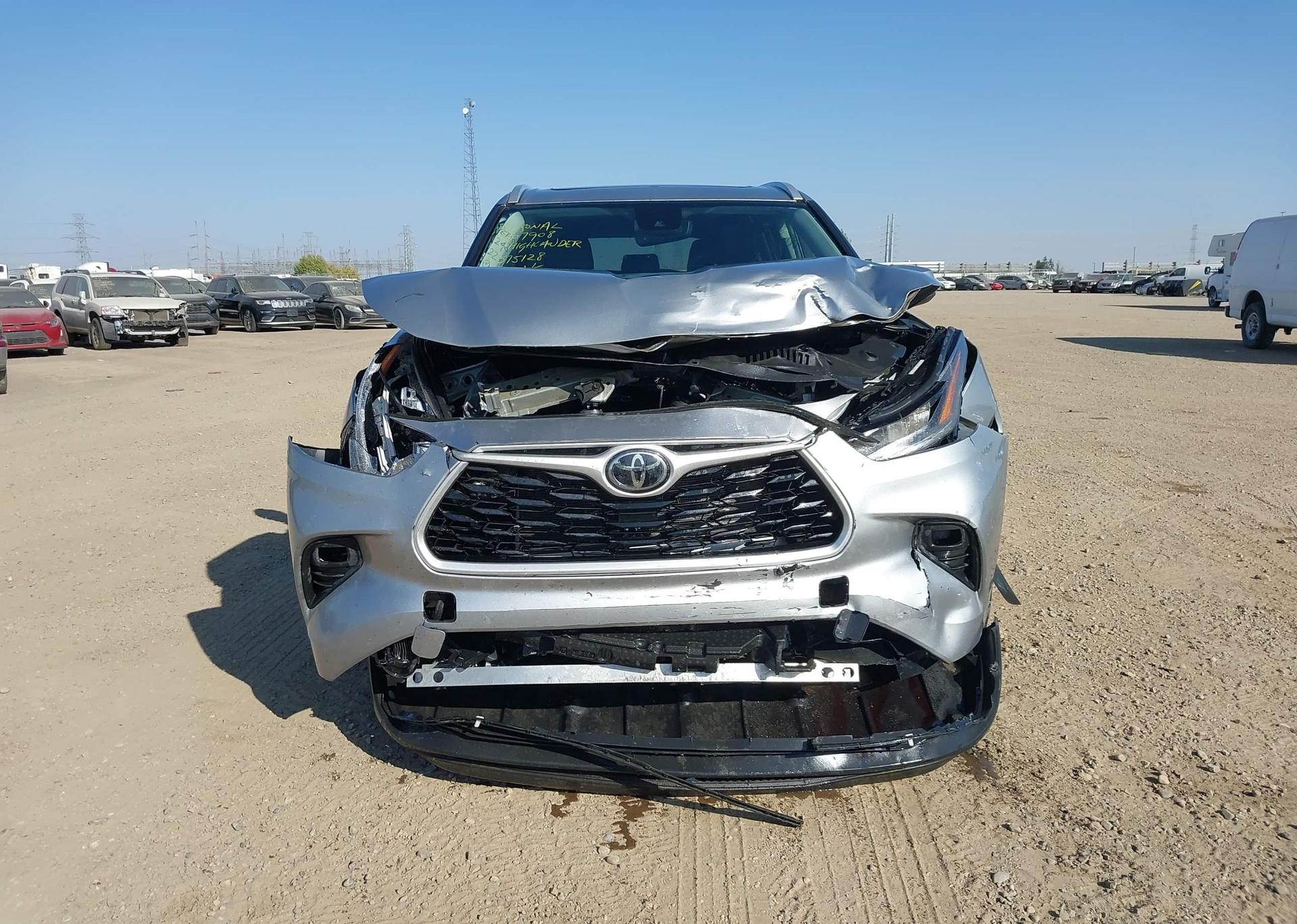 2022 TOYOTA highlander xle
