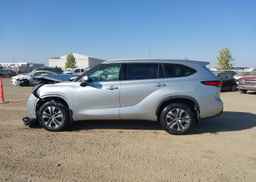 2022 TOYOTA highlander xle