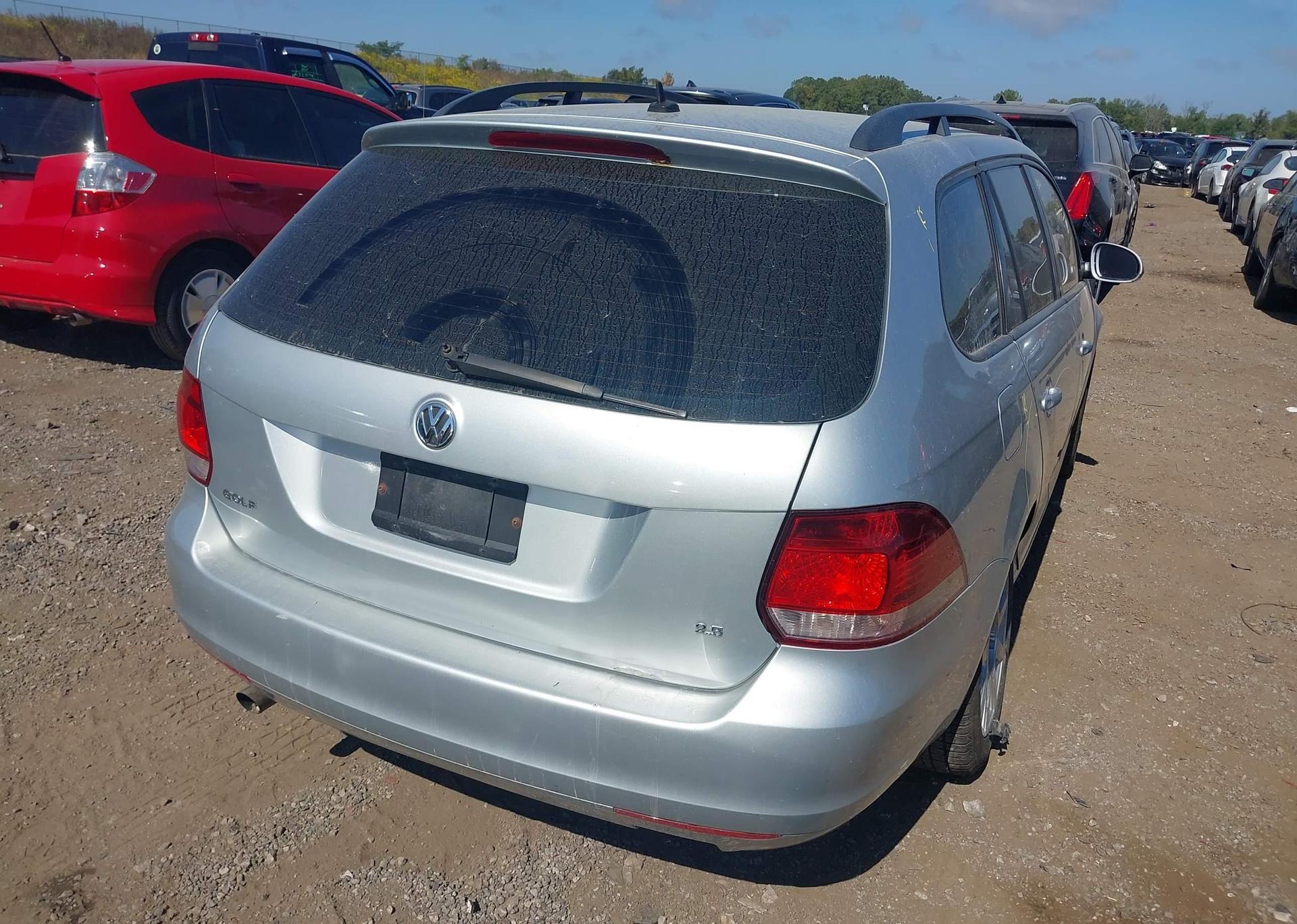 2011 VOLKSWAGEN GOLF 2.5L COMFORTLINE