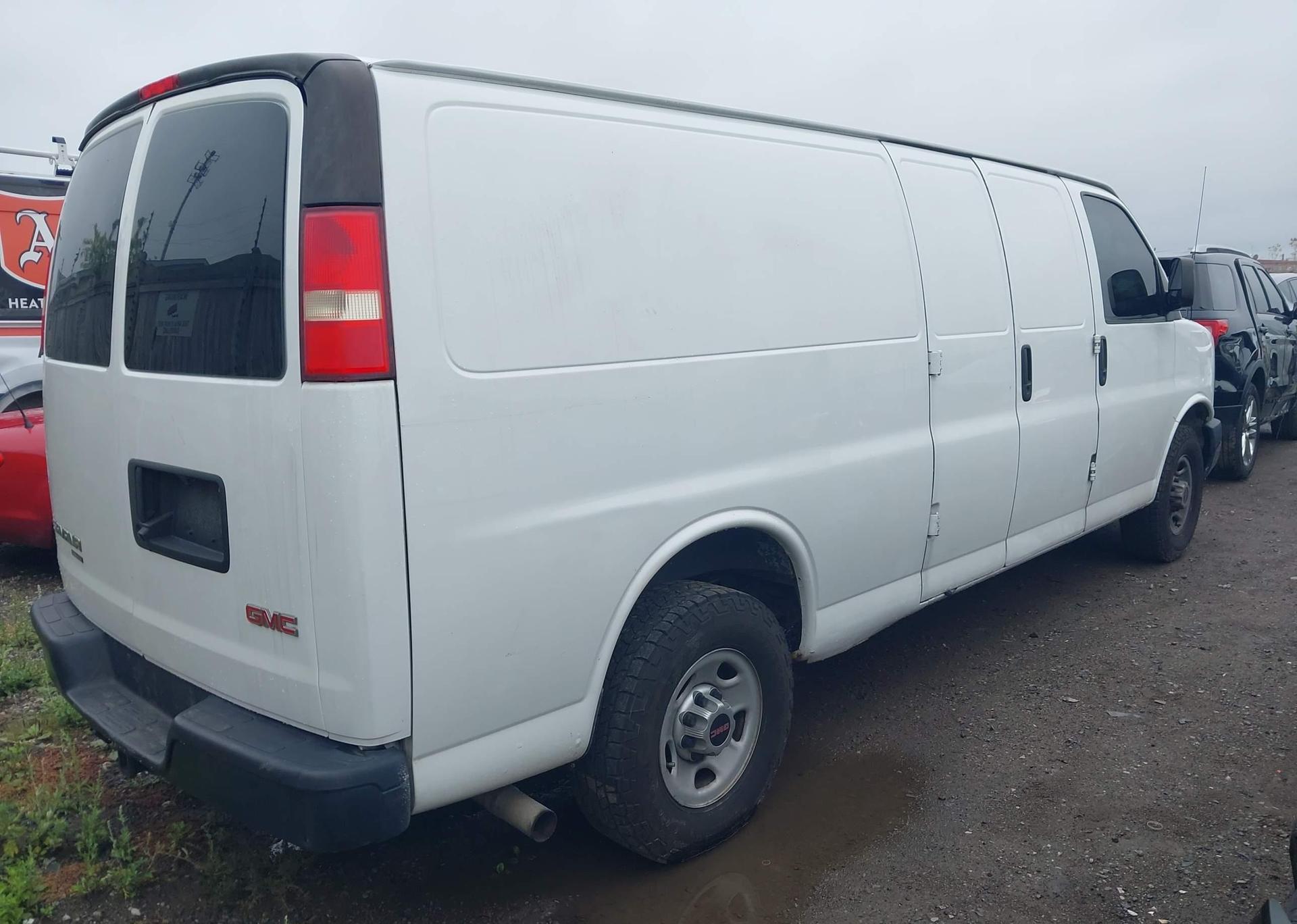 2014 GMC SAVANA 3500 1WT