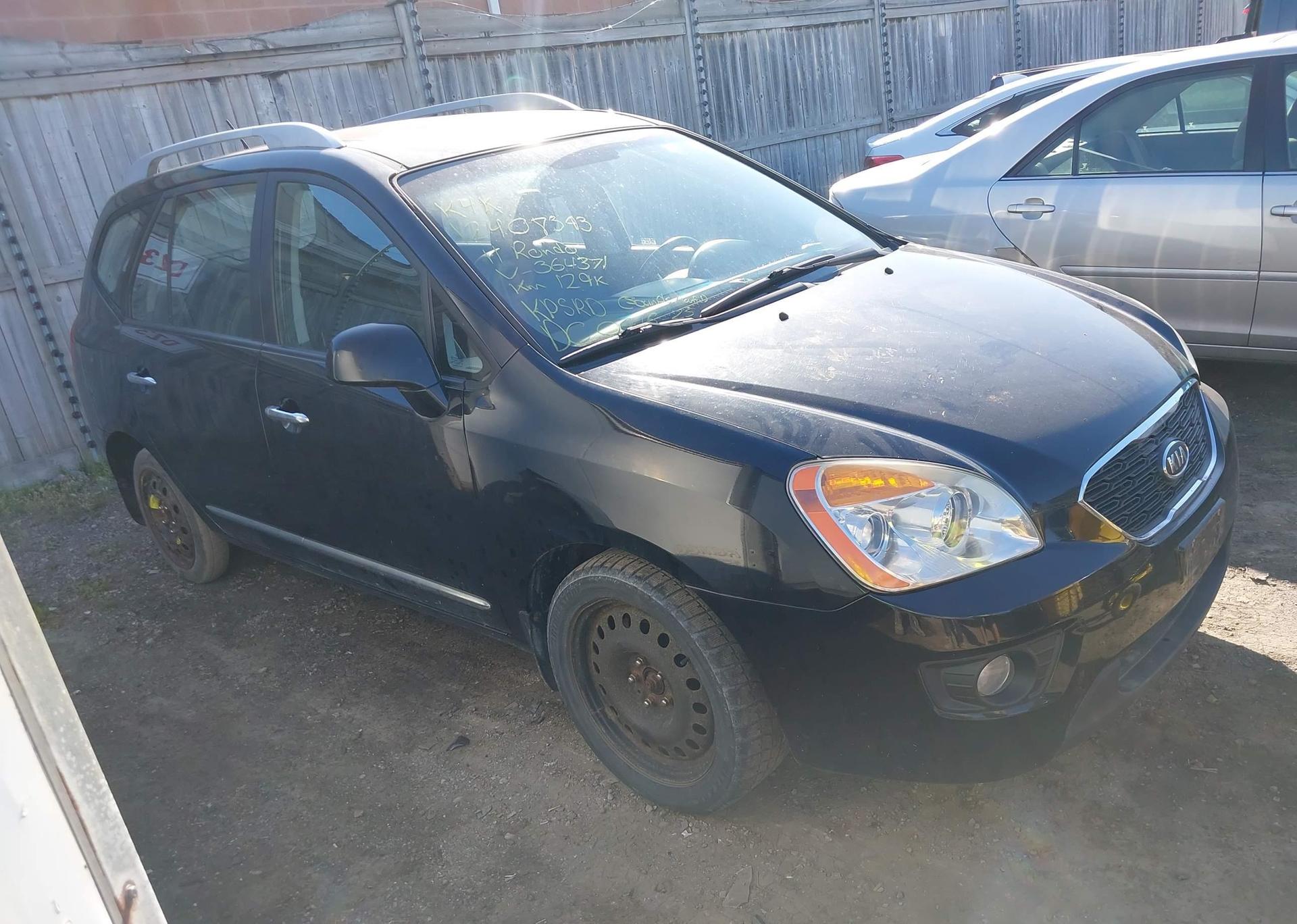 2011 KIA RONDO