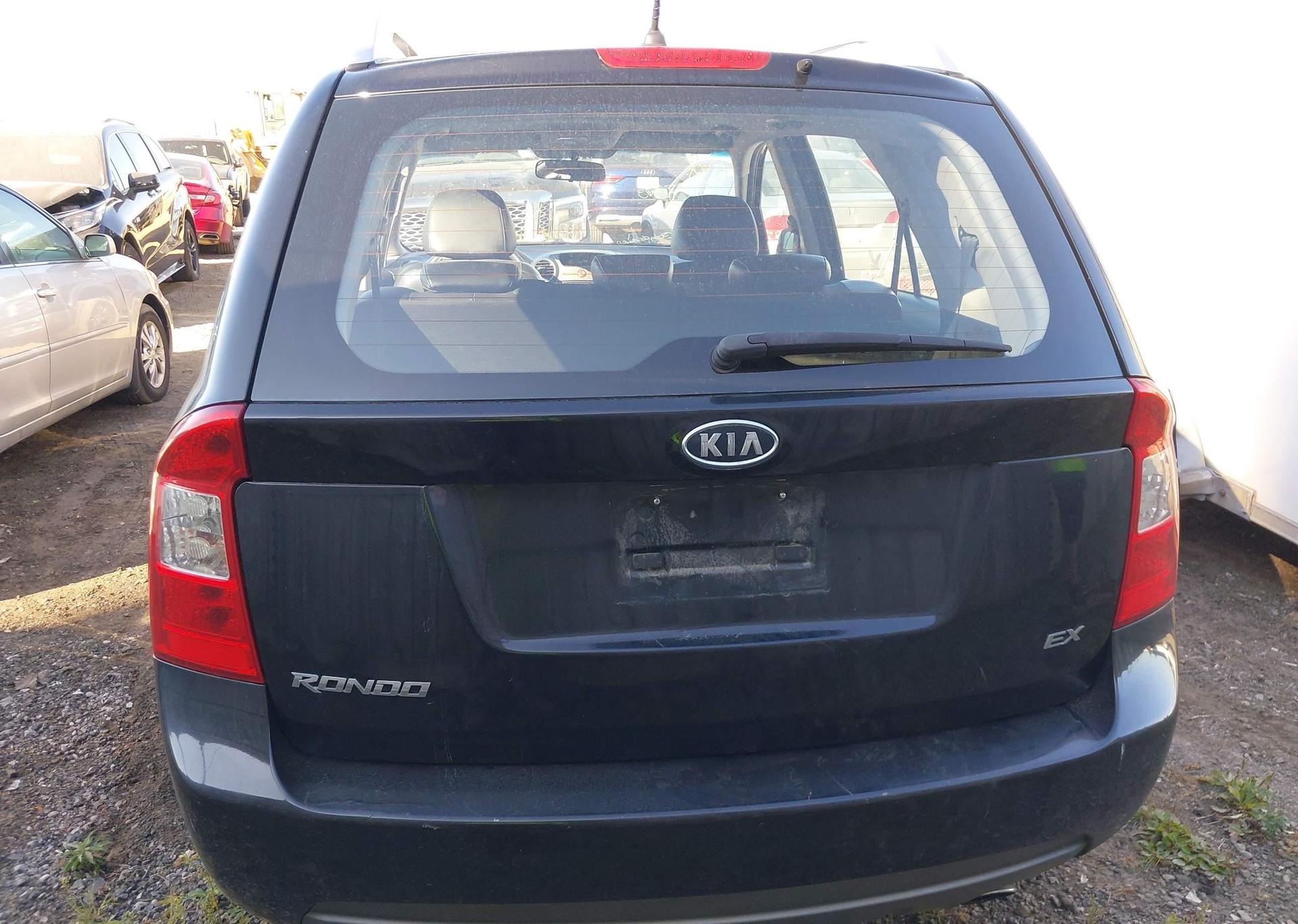 2011 KIA RONDO
