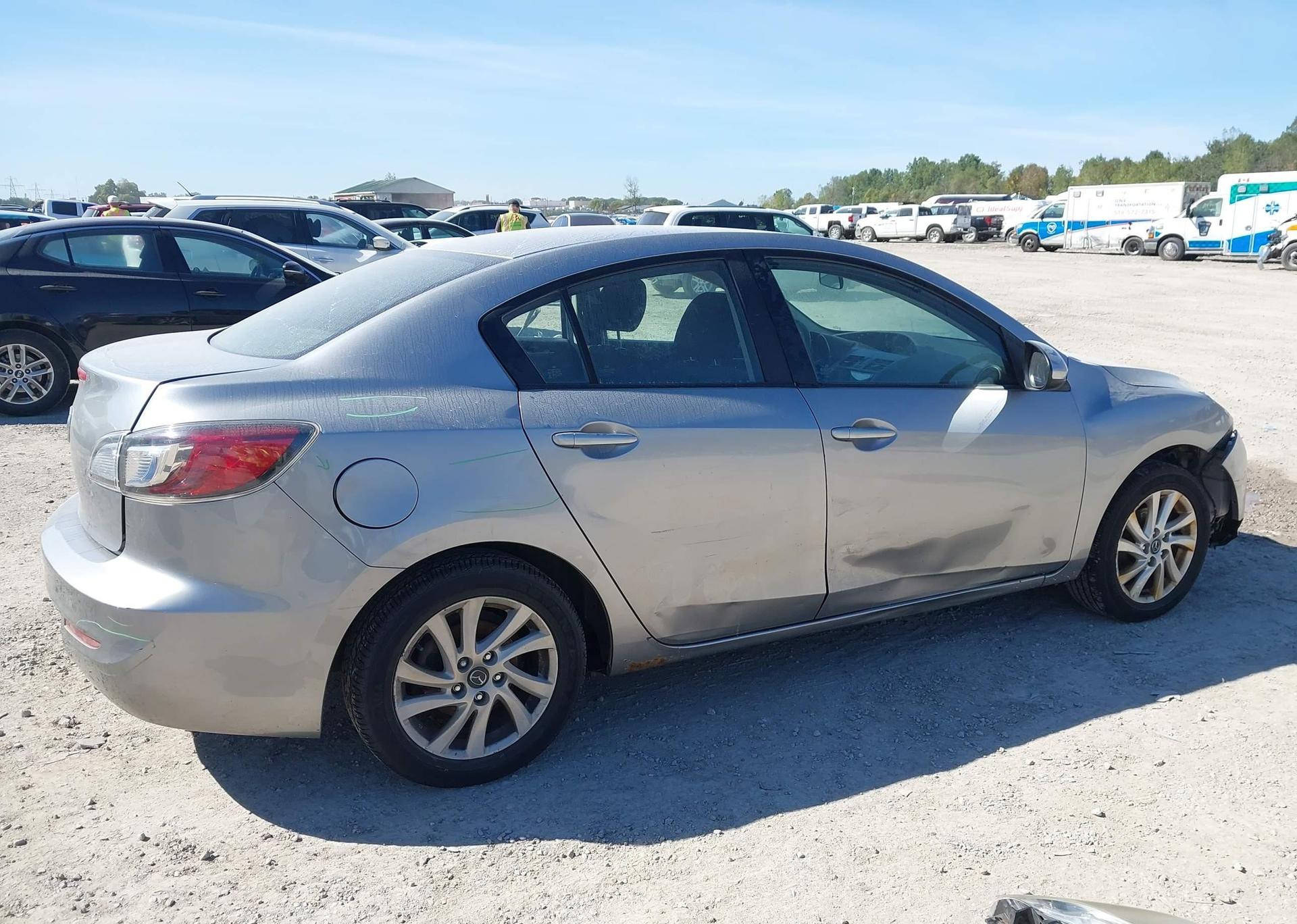 2013 MAZDA MAZDA3 GX