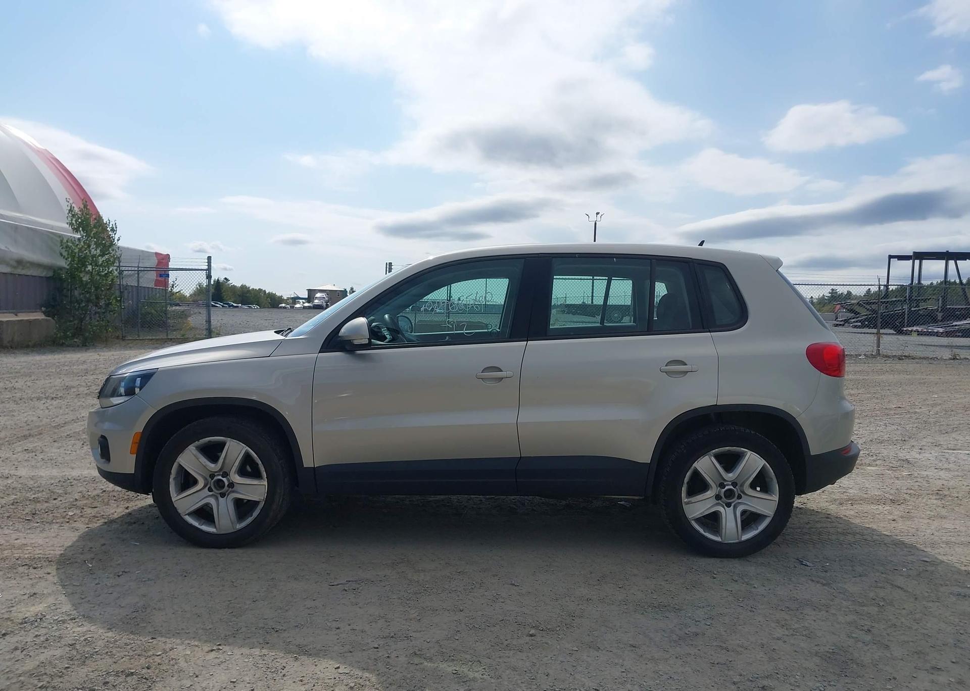2012 VOLKSWAGEN TIGUAN S