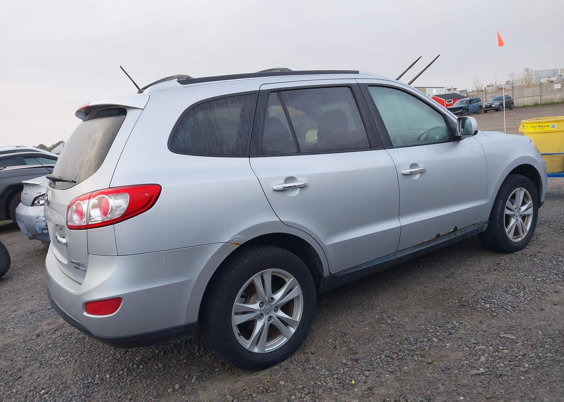 2010 HYUNDAI SANTA FE SE