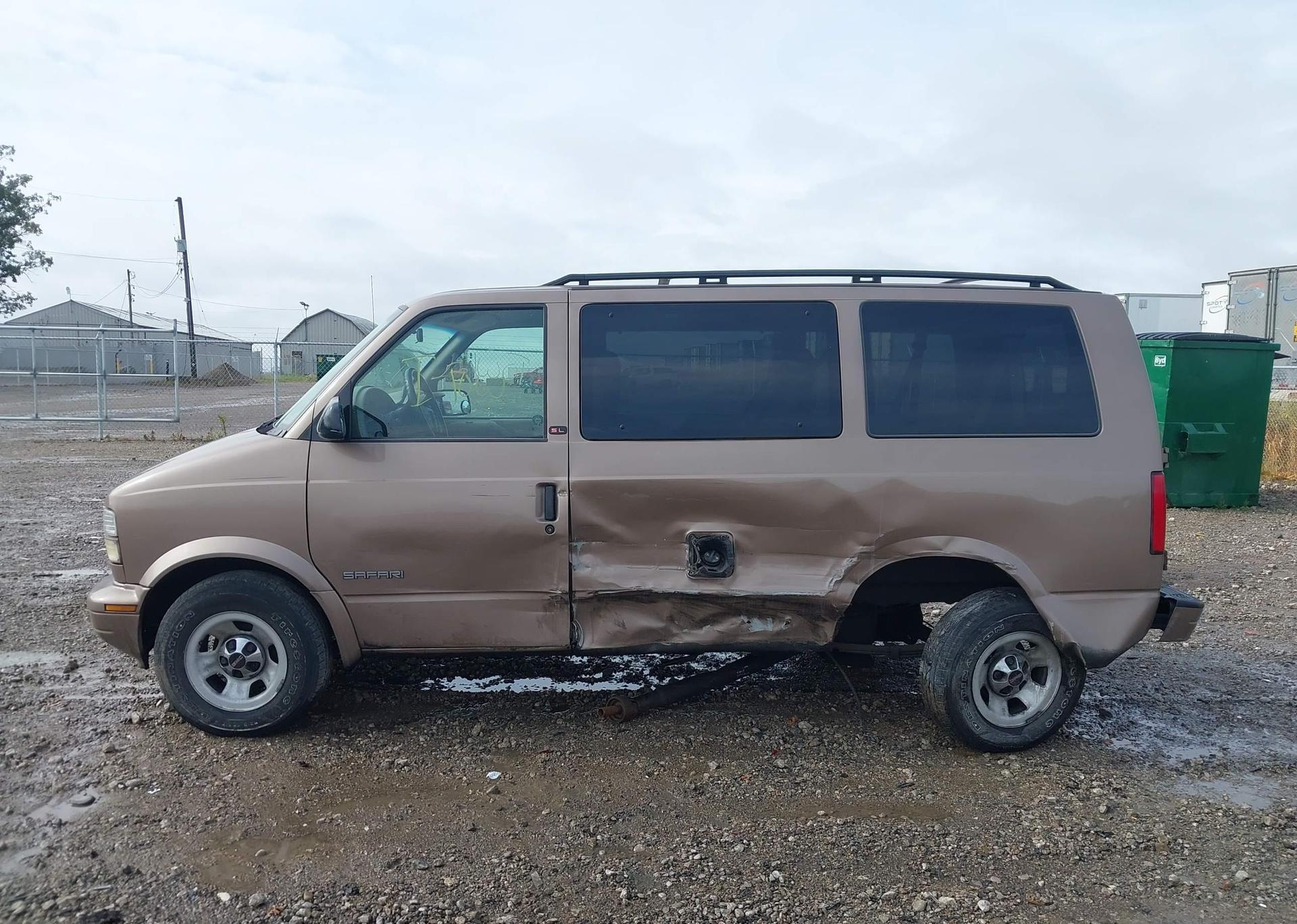 2002 GMC SAFARI SL