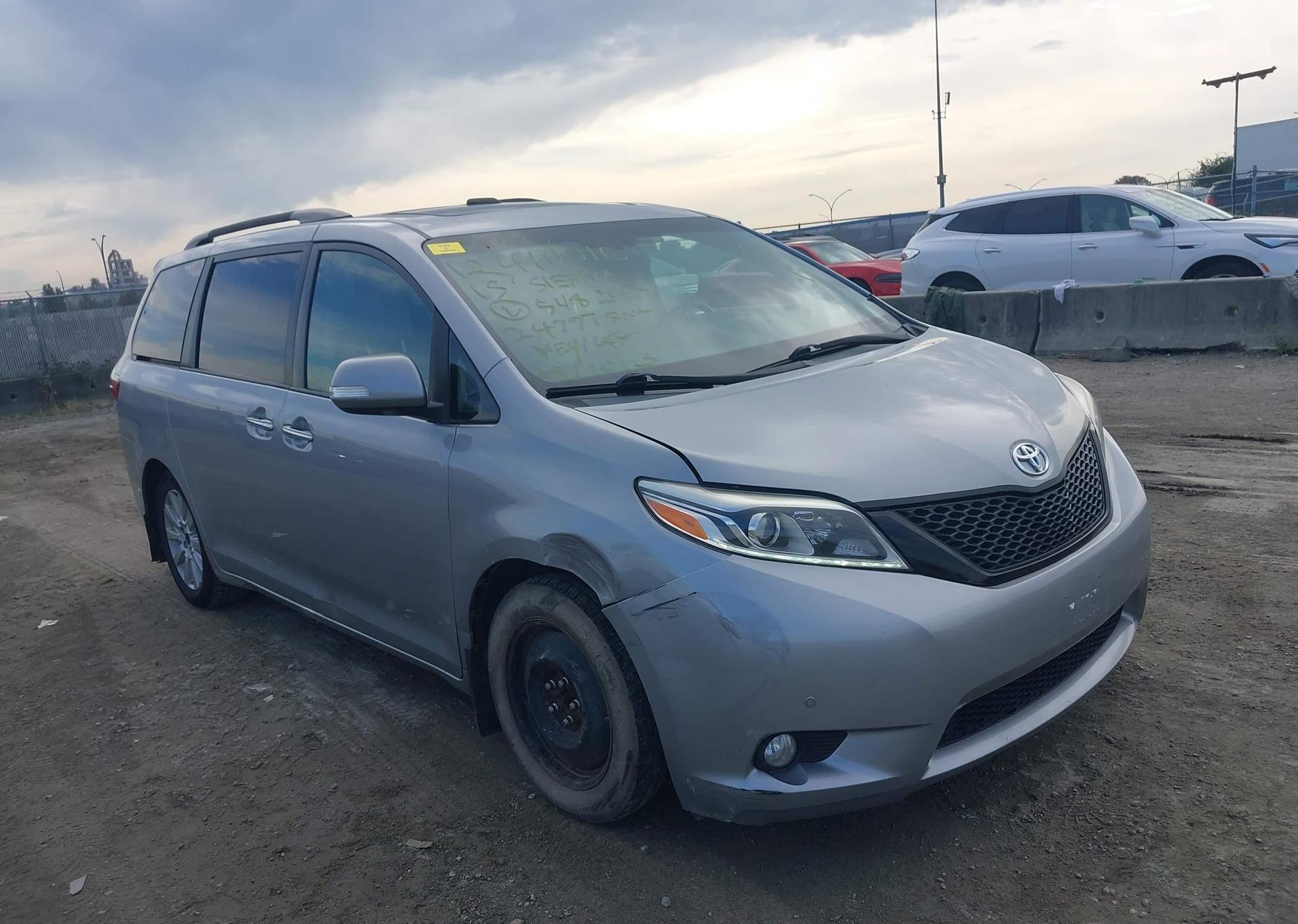 2015 TOYOTA SIENNA XLE