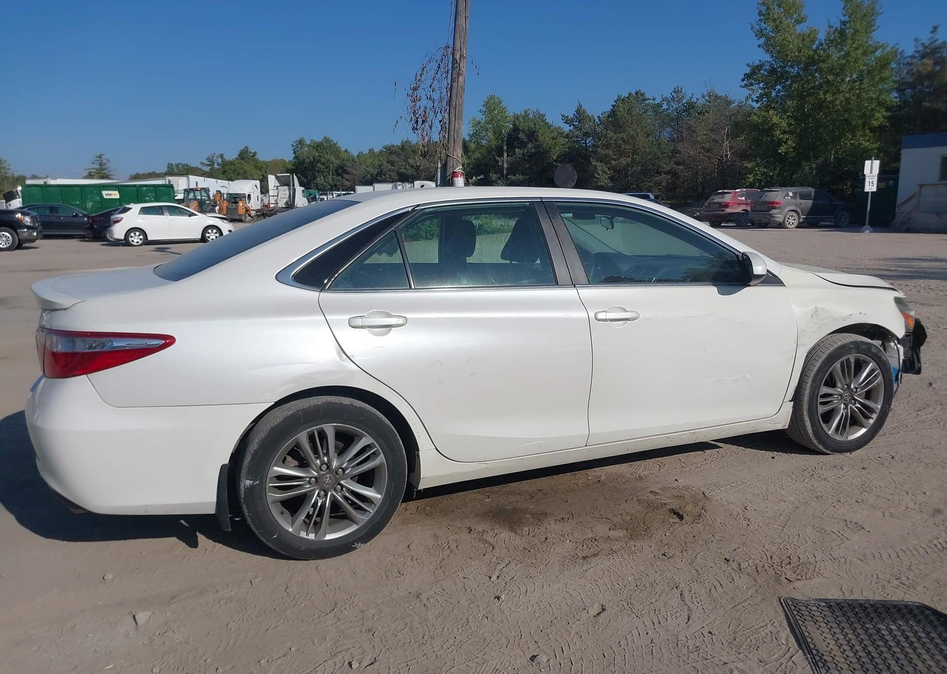 2016 TOYOTA CAMRY SE