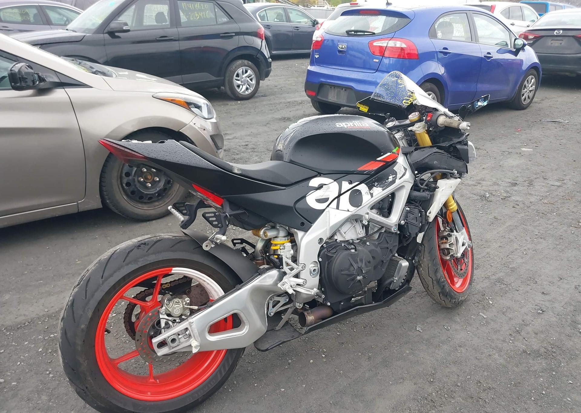 2024 APRILIA RSV4 1100