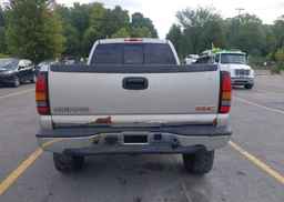2005 GMC SIERRA 2500HD SL