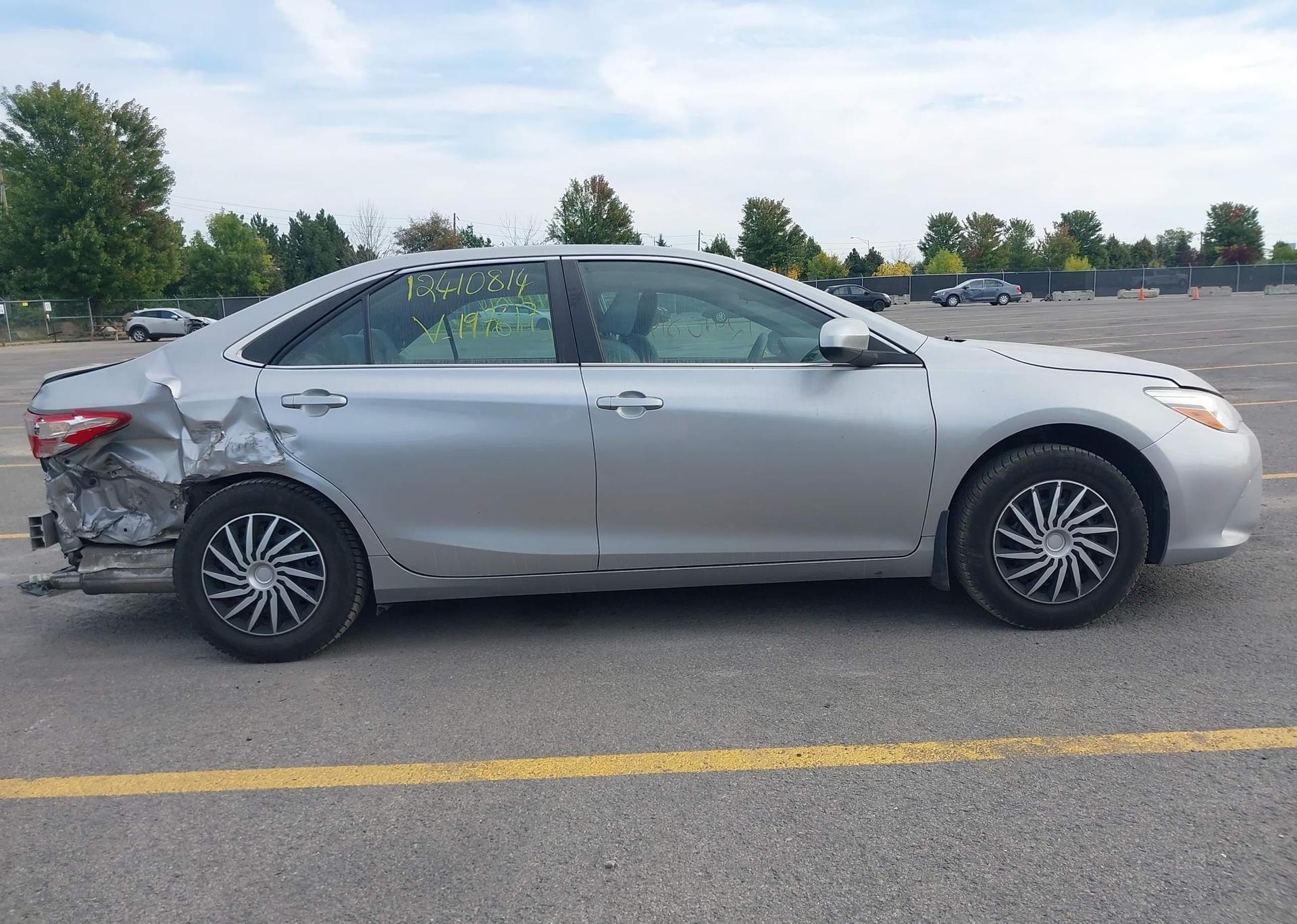 2016 TOYOTA CAMRY LE