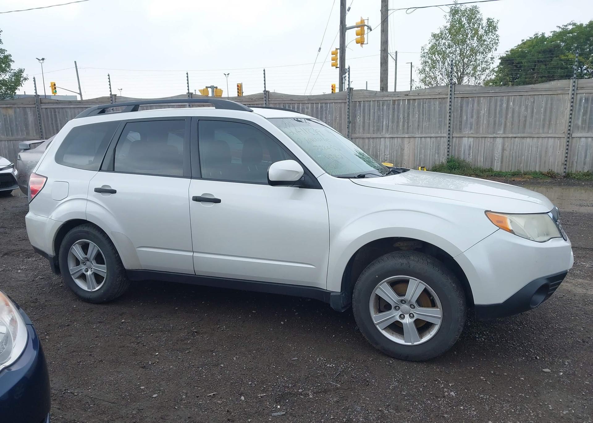 2010 SUBARU FORESTER XS