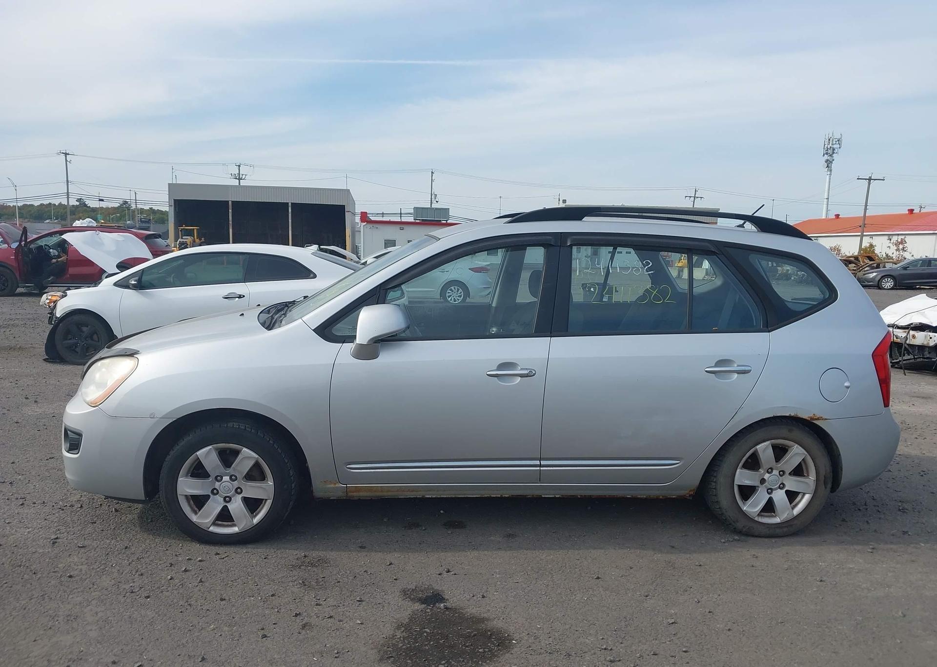 2009 KIA RONDO LX