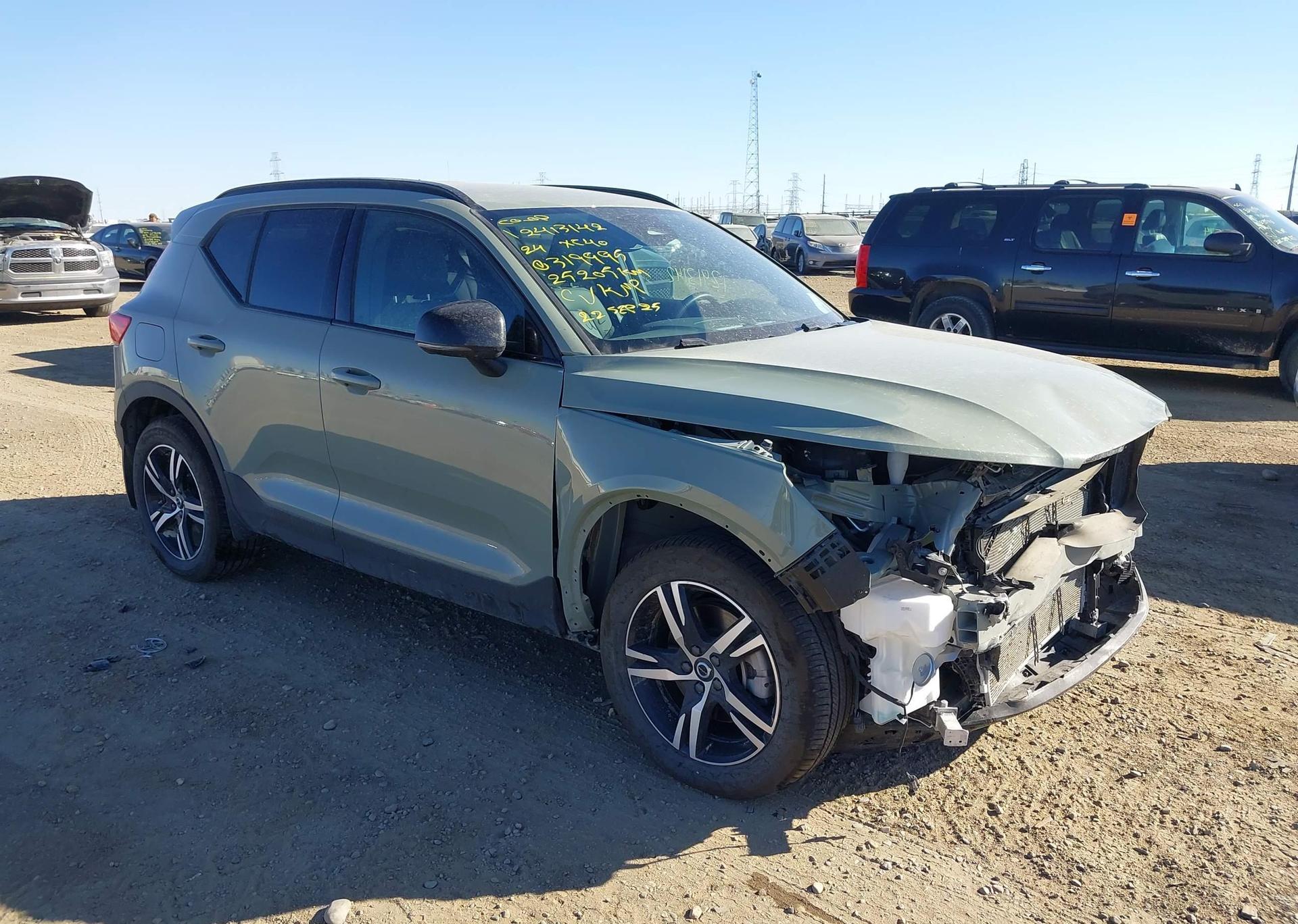 2024 VOLVO XC40 B5 CORE BRIGHT THEME