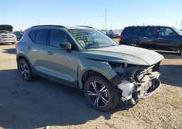 2024 VOLVO XC40 B5 CORE BRIGHT THEME