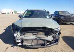 2024 VOLVO XC40 B5 CORE BRIGHT THEME