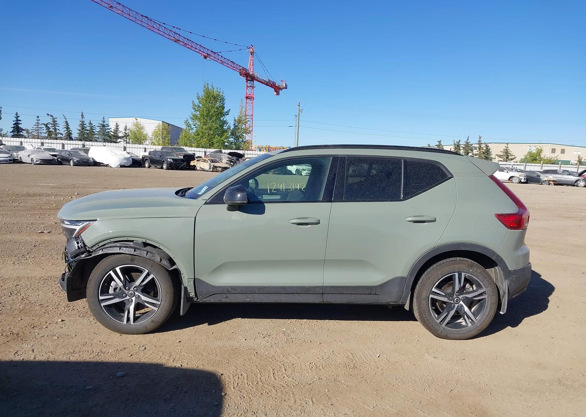 2024 VOLVO XC40 B5 CORE BRIGHT THEME
