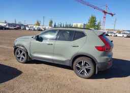 2024 VOLVO XC40 B5 CORE BRIGHT THEME