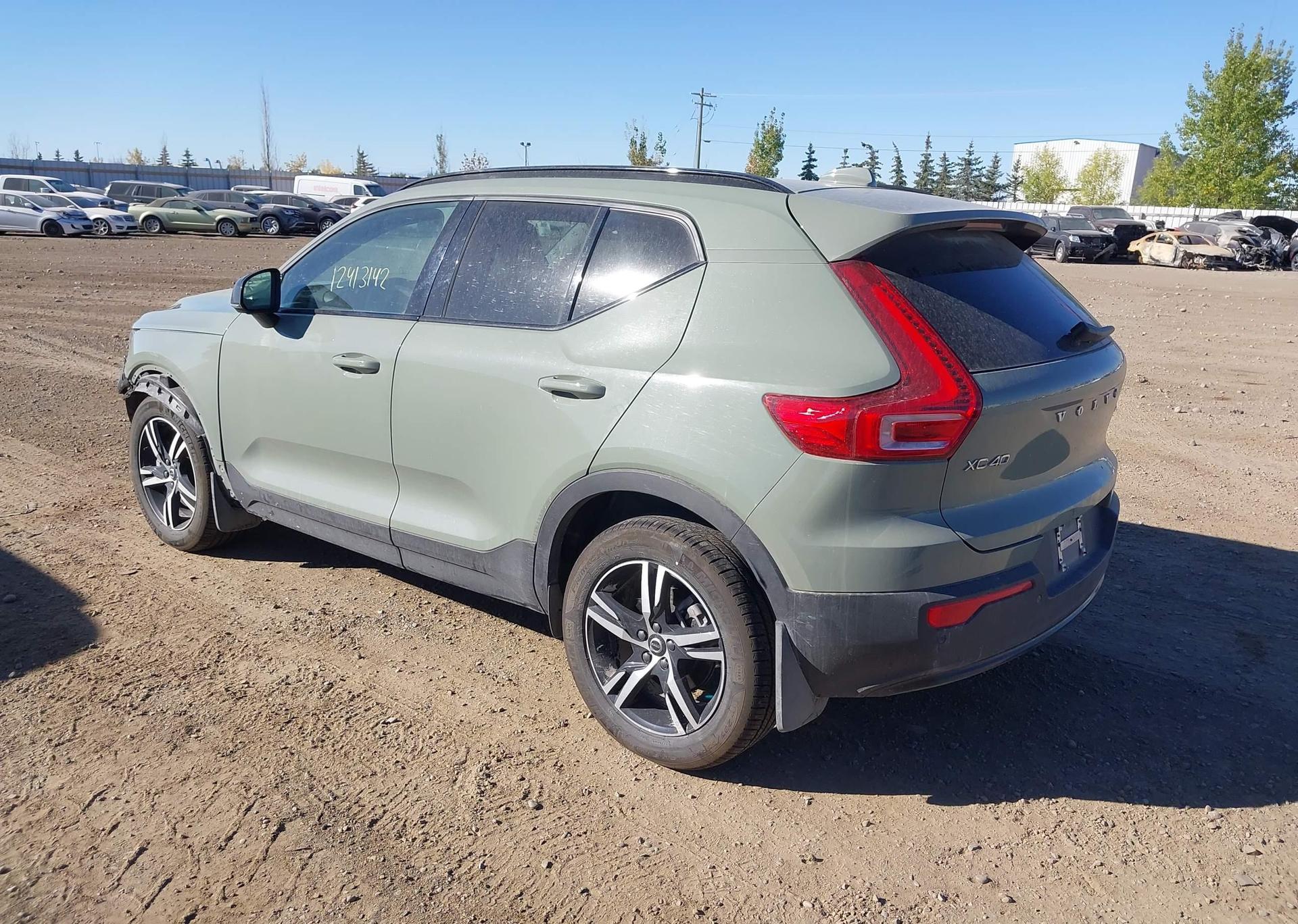 2024 VOLVO XC40 B5 CORE BRIGHT THEME