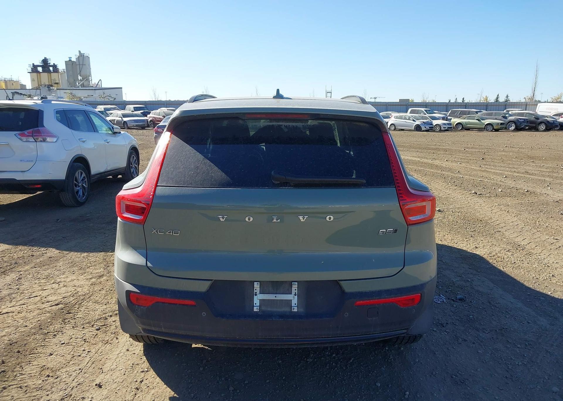 2024 VOLVO XC40 B5 CORE BRIGHT THEME