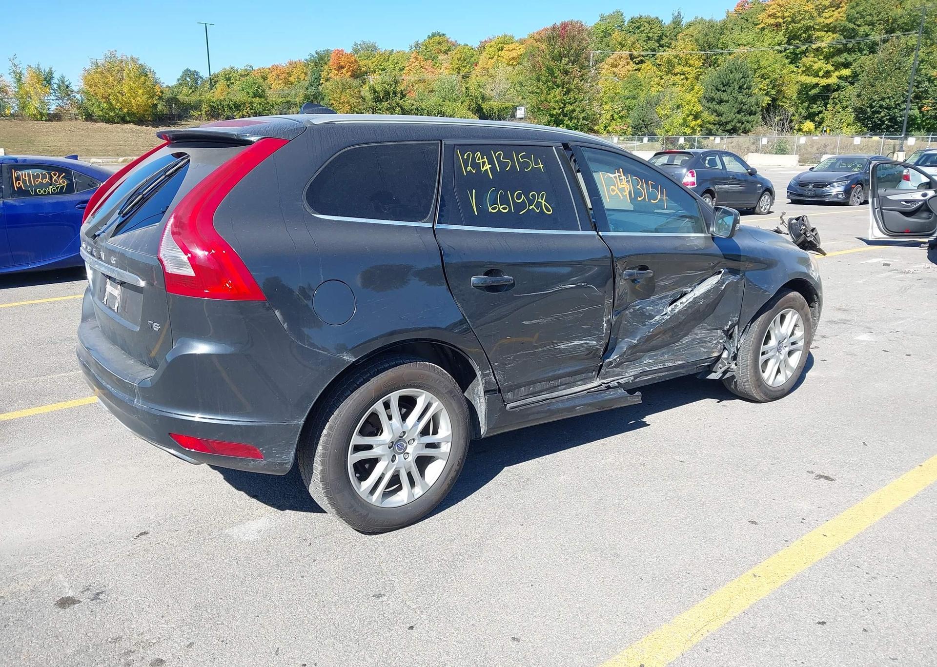 2015 VOLVO XC60 T5