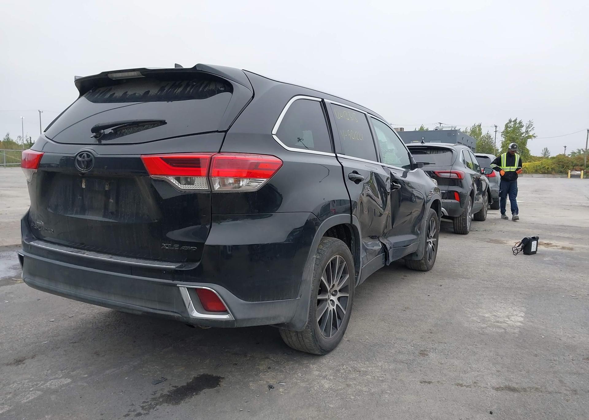 2017 TOYOTA highlander xle
