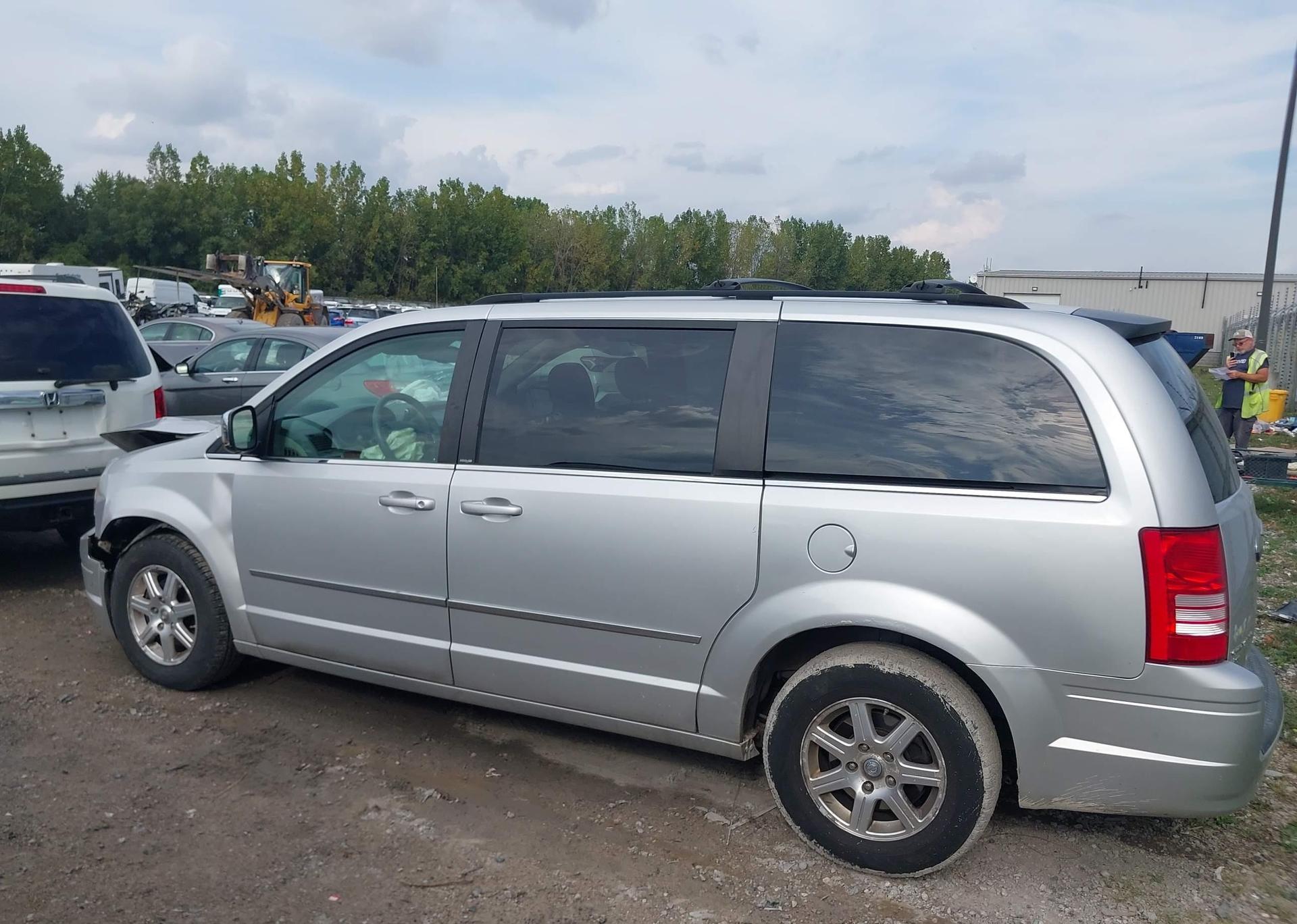 2009 CHRYSLER TOWN & COUNTRY TOURING