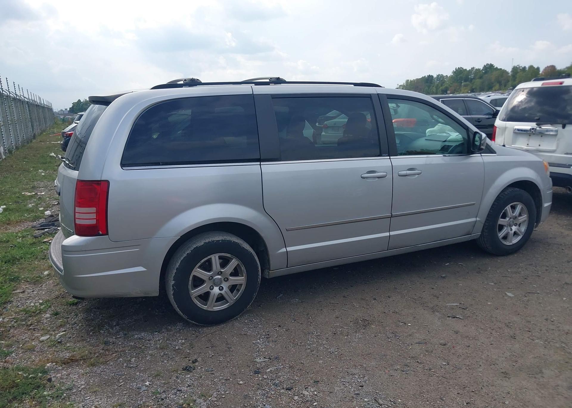 2009 CHRYSLER TOWN & COUNTRY TOURING