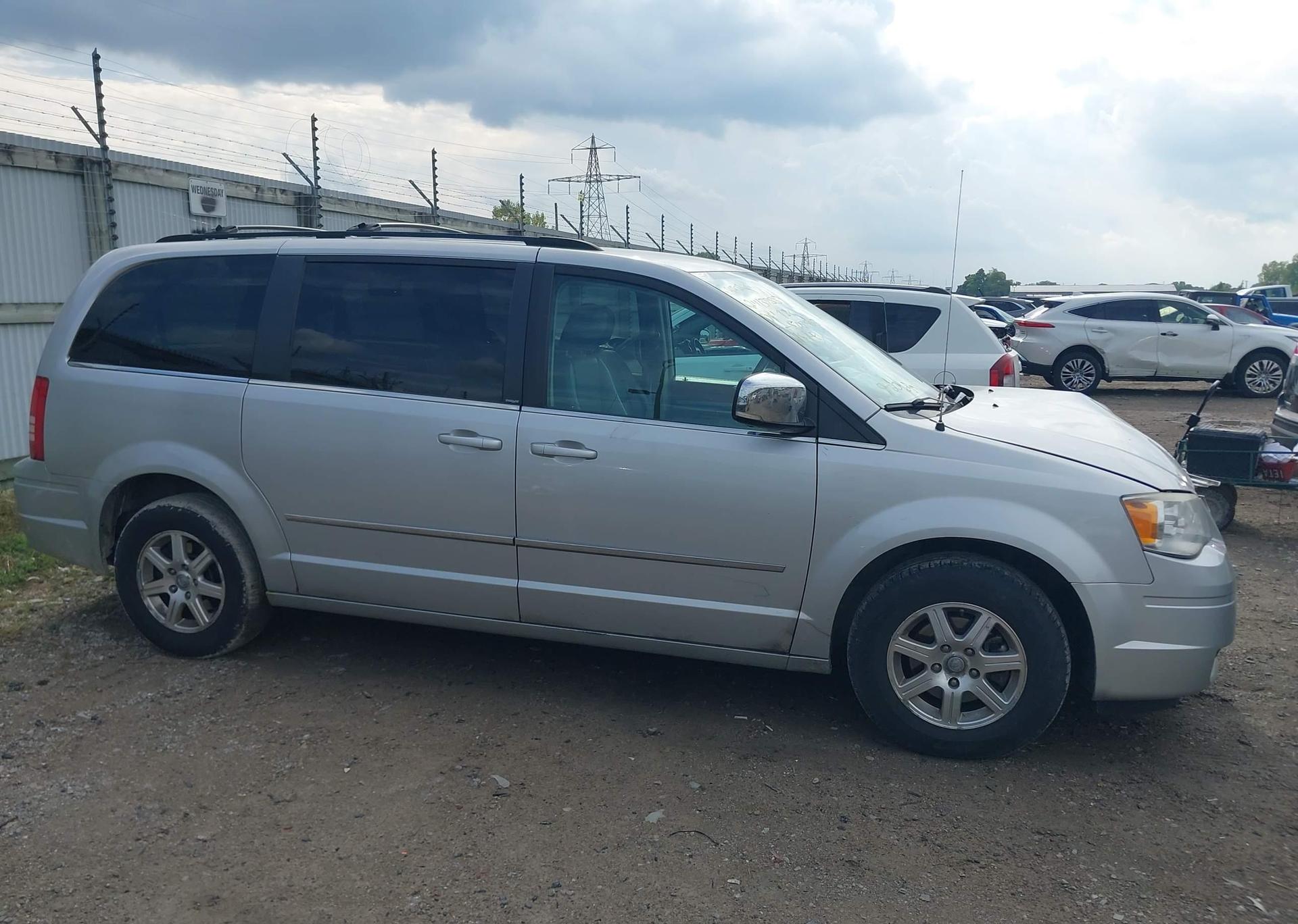 2009 CHRYSLER TOWN & COUNTRY TOURING