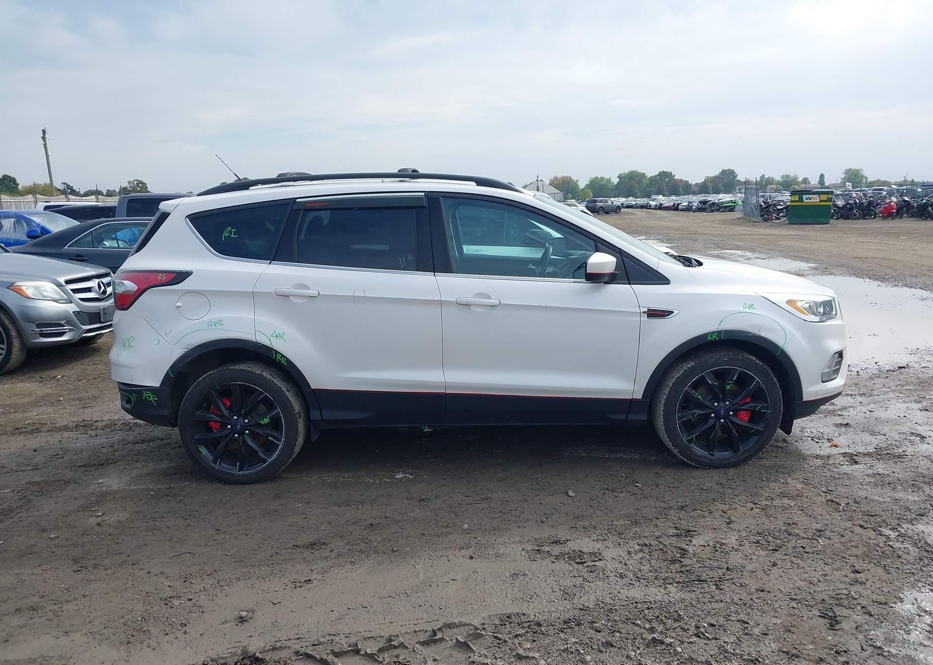 2017 FORD ESCAPE SE