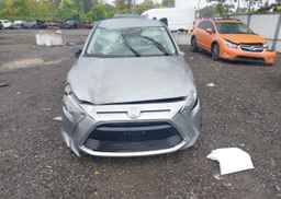 2016 TOYOTA YARIS