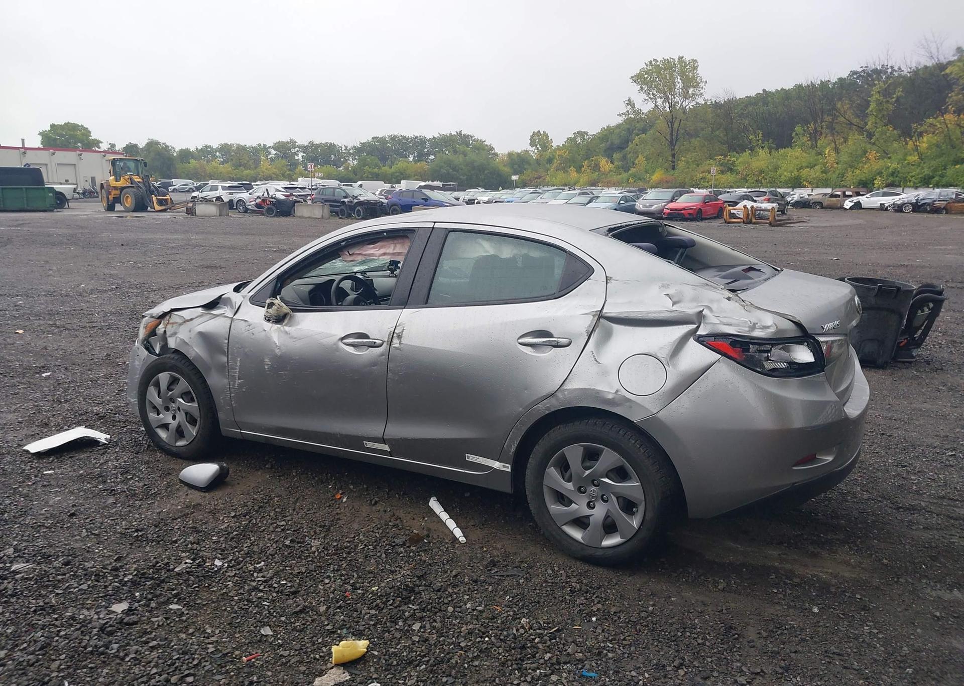 2016 TOYOTA YARIS