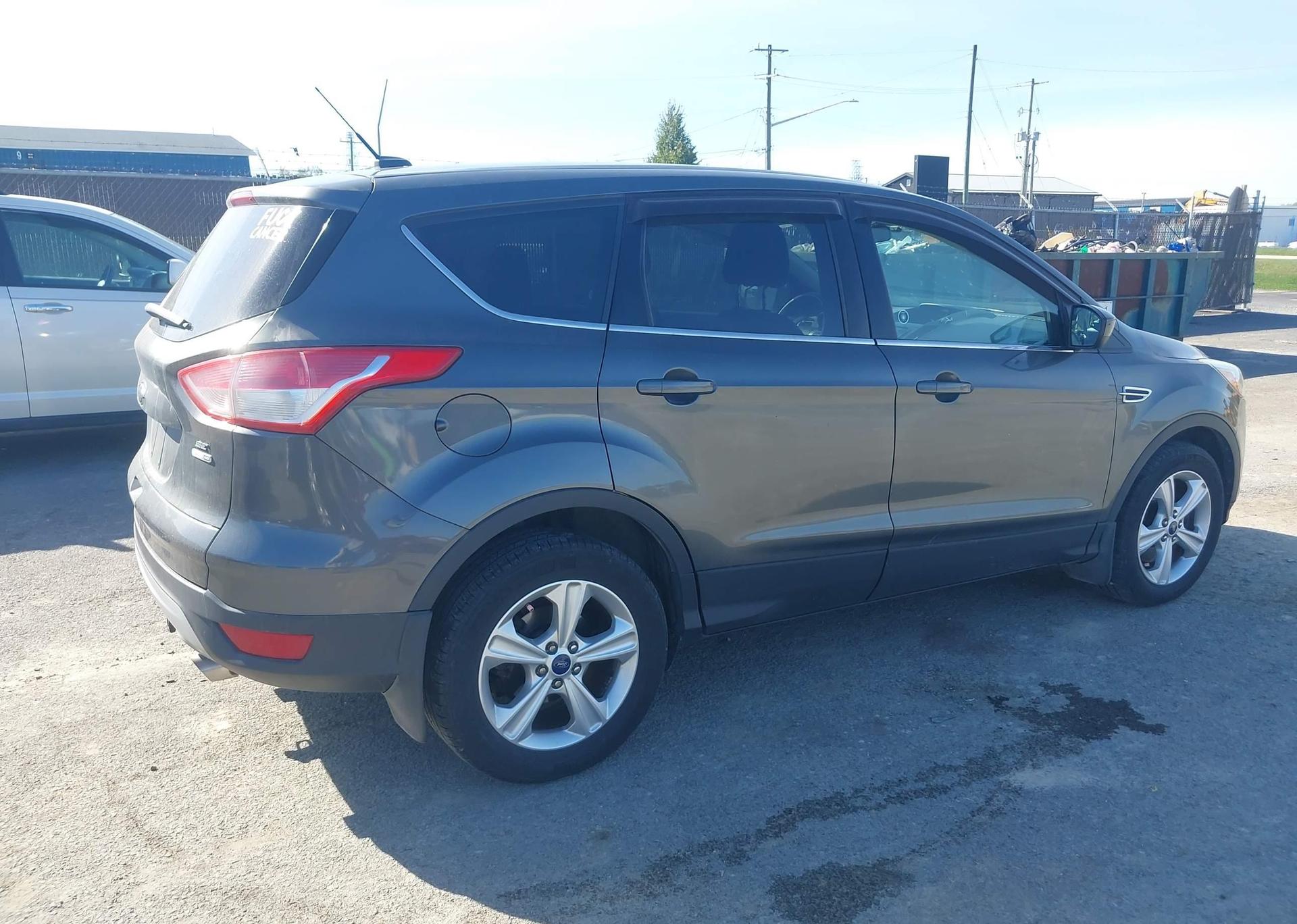 2015 FORD ESCAPE SE