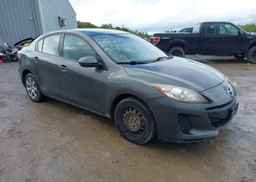 2013 MAZDA 3 I