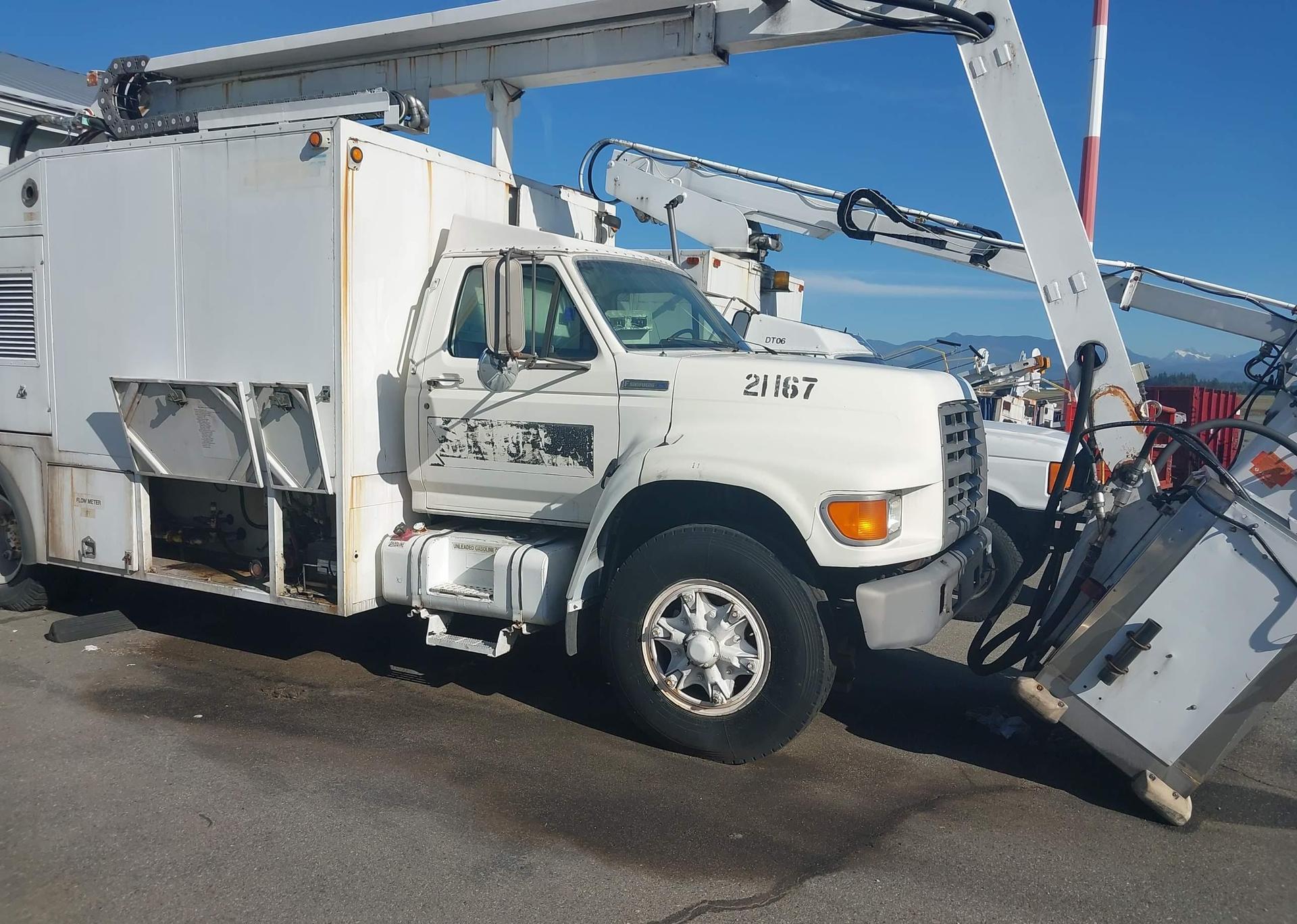 1996 FORD F700