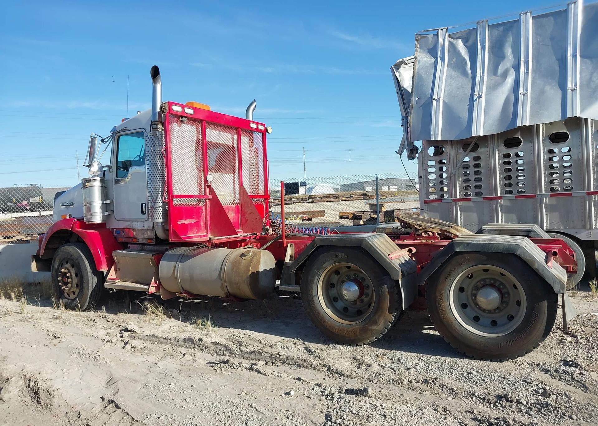 2005 KENWORTH CONSTRUCTION T800
